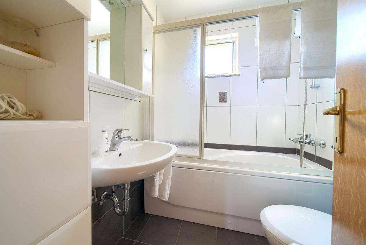 Apartman Adria Malinska Exterior photo