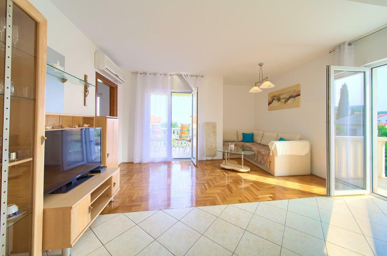Apartman Adria Malinska Exterior photo